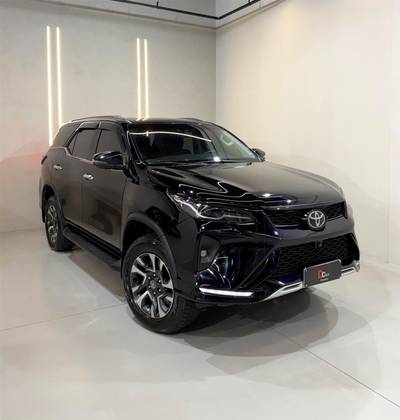 TOYOTA HILUX SW4 2.8 D-4D TURBO DIESEL SRX PLATINUM 7L 4X4 AUTOMÁTICO